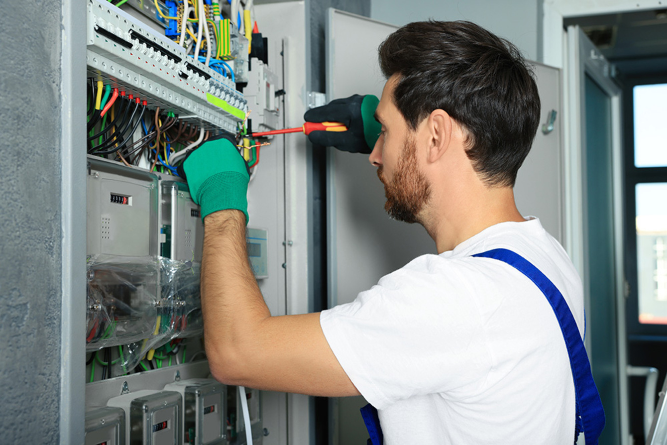 Nieder­spannungs­anlagen bei Solak Elektrotechnik GmbH in Schlüsselfeld