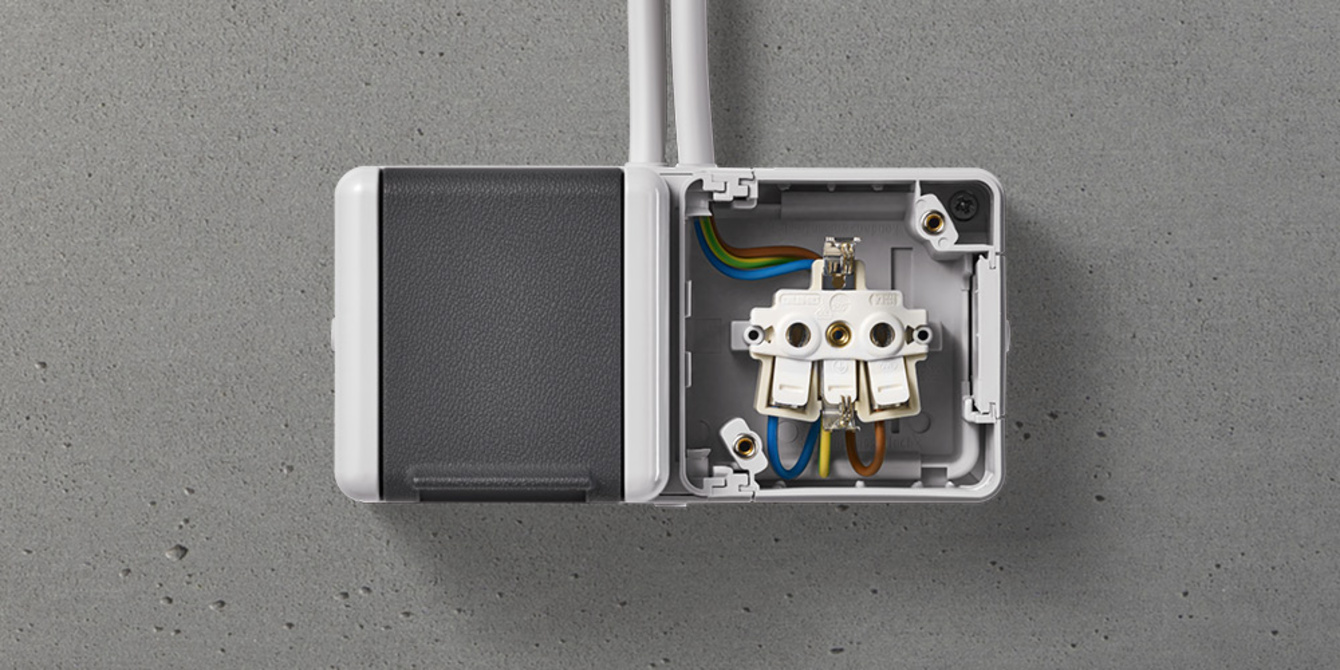 Doppelsteckdose mit Trennsteg bei Solak Elektrotechnik GmbH in Schlüsselfeld